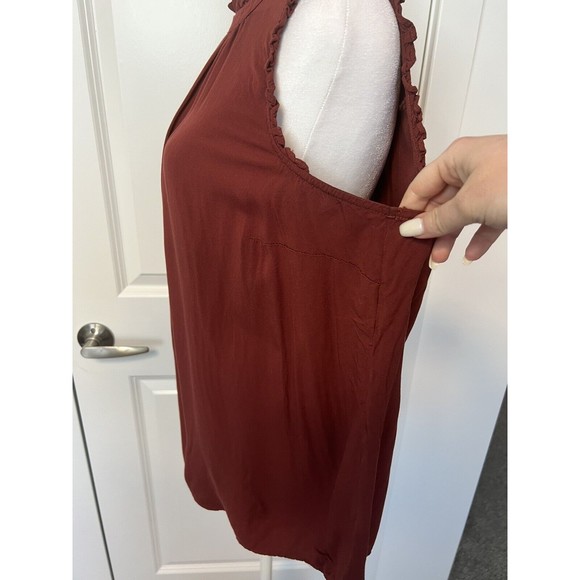 Torrid Women’s Size 1X Rayon Twill Ruffle Trim Mock Neck Tank - Picture 5 of 9